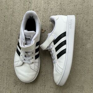adidas Unisex-Child Grand Court 2.0 Elastic Lace and Top Strap Shoes Size 12